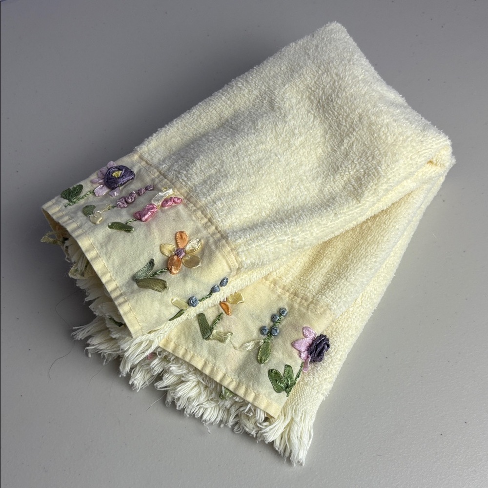 Embroidered Floral Ribbon Buttercream Finger Towels